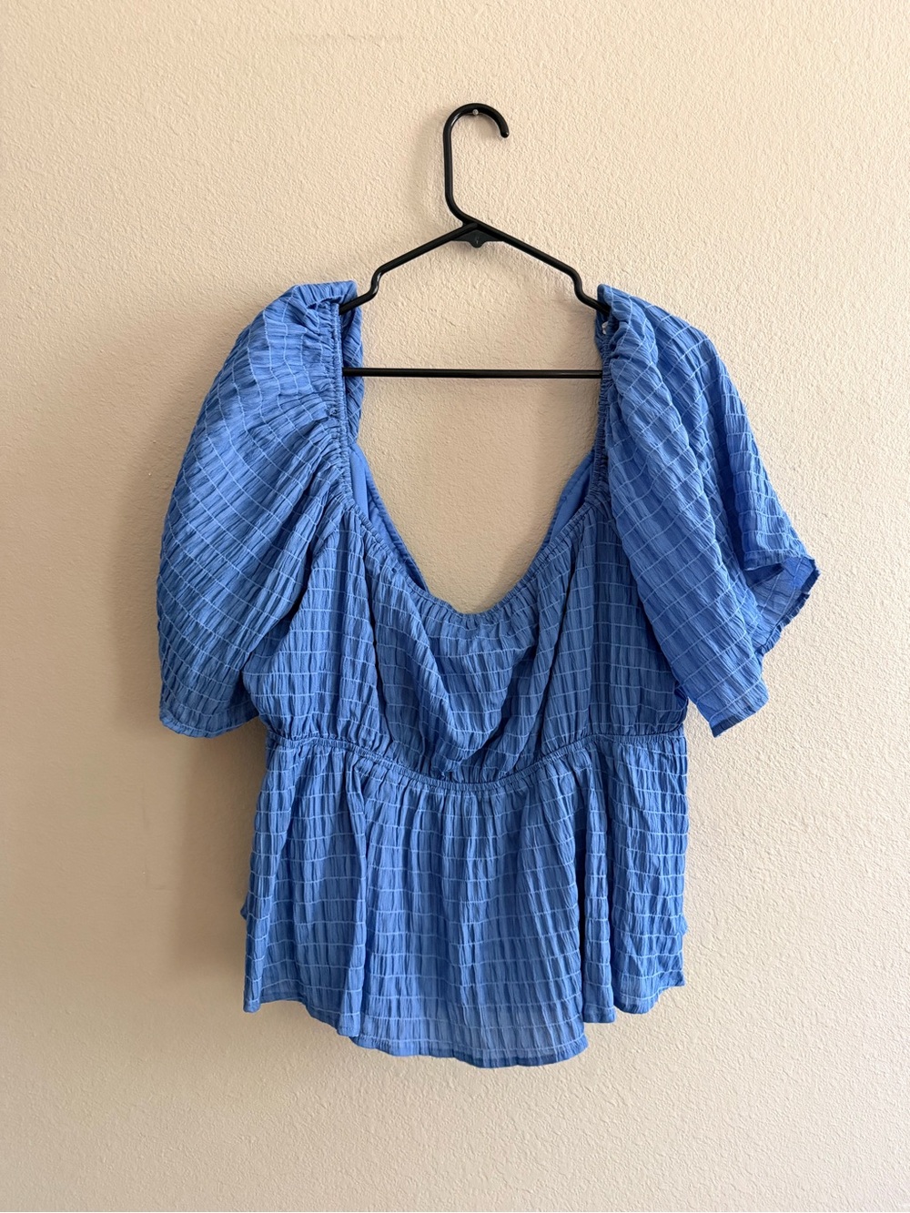 Arula Flutter Sleeve Textured Button Front Blouse Size C - Picture 4 of 6